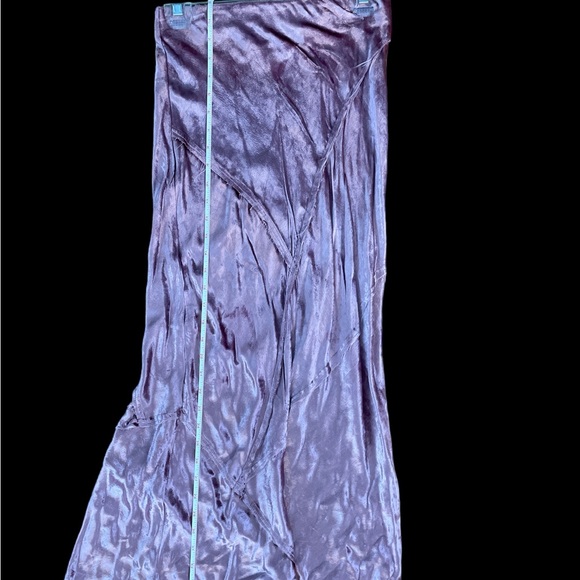 Free People Serious Swagger lavender
Solid Velvet Bias Cut Midi Skirt...XS - Picture 4 of 6